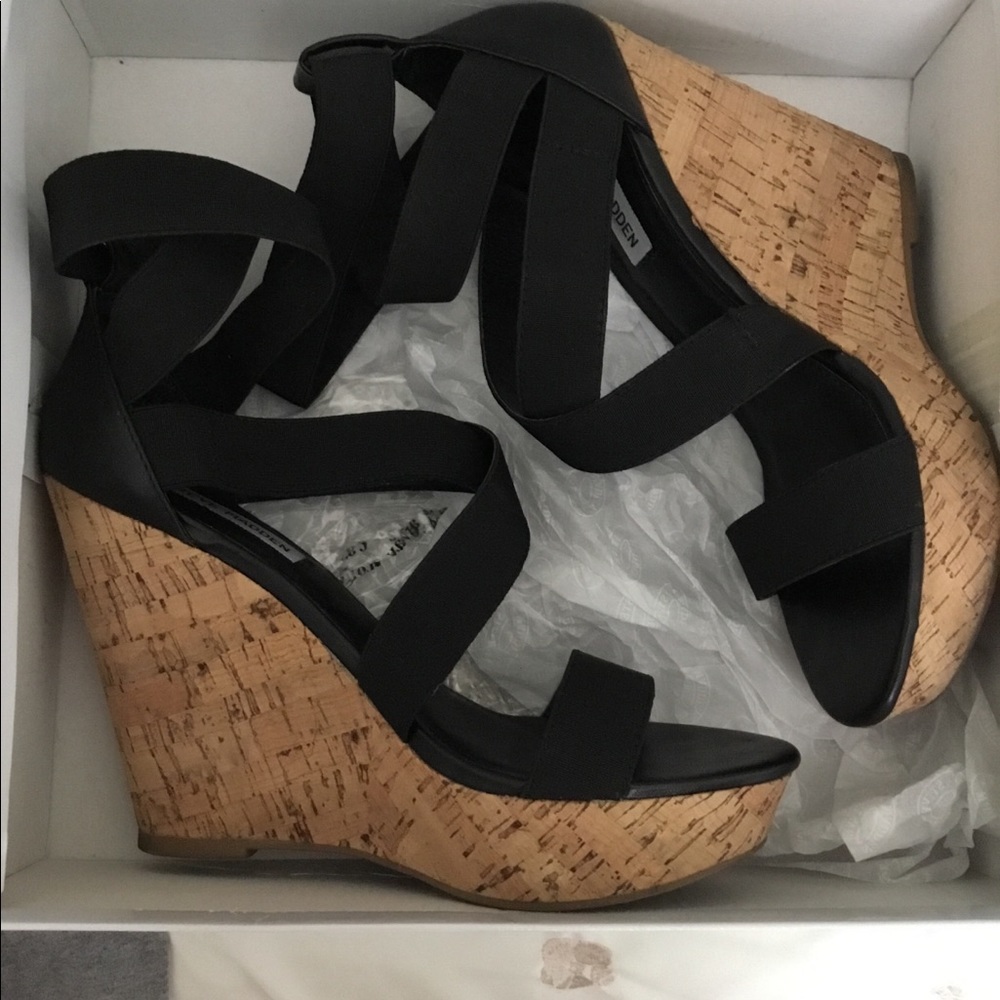 Steve Madden scrappy wedges